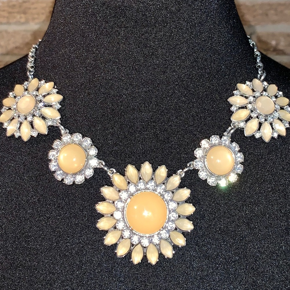 NEVER WORN - Peach Floral Statement Necklace